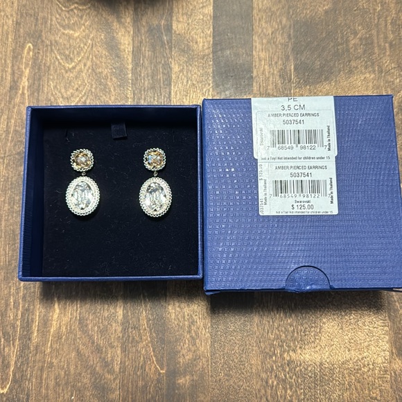 Swarovski Earrings ⭐️HP⭐️ - Picture 3 of 10